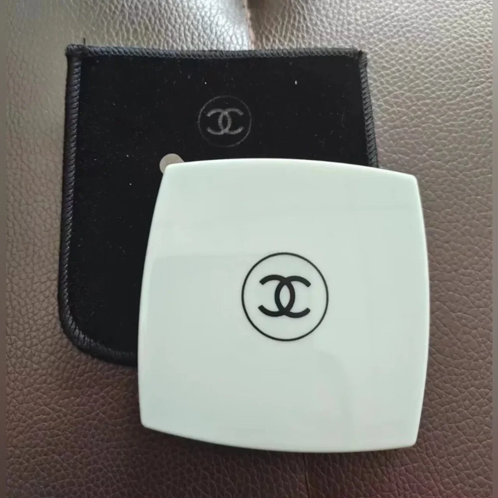 CHANEL DUAL COMPACT MIRROR - LIMITED STOCK SAGE GREEN WITH BOX/VELVET DUSTBAG - Picture 10 of 15